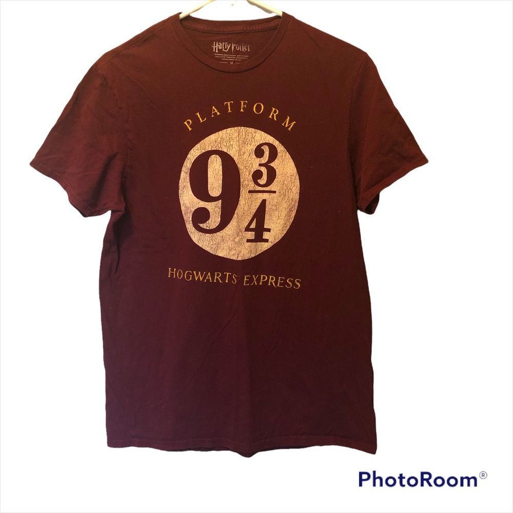 Harry Potter size medium 9 3/4 hogwarts express graphic tee maroon short sleeve